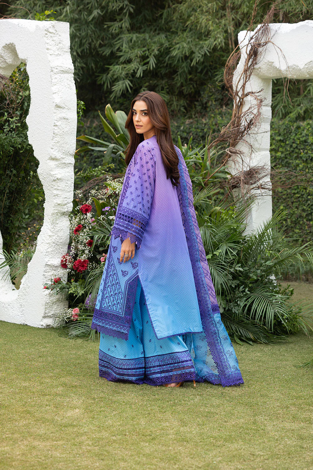 Design 12B Luxury Lawn 2025 Unstitched - Image 5