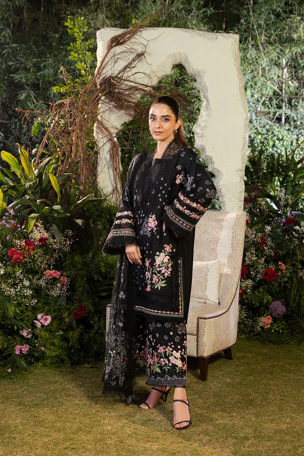 Design 14B Luxury Lawn 2025 Unstitched - Image 2