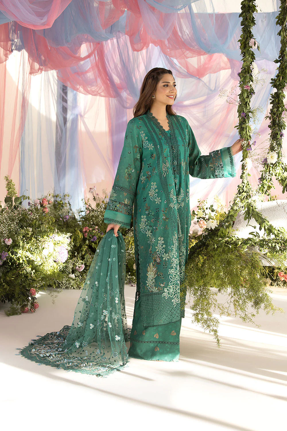 Design 15B Luxury Lawn 2025 Unstitched - Image 2