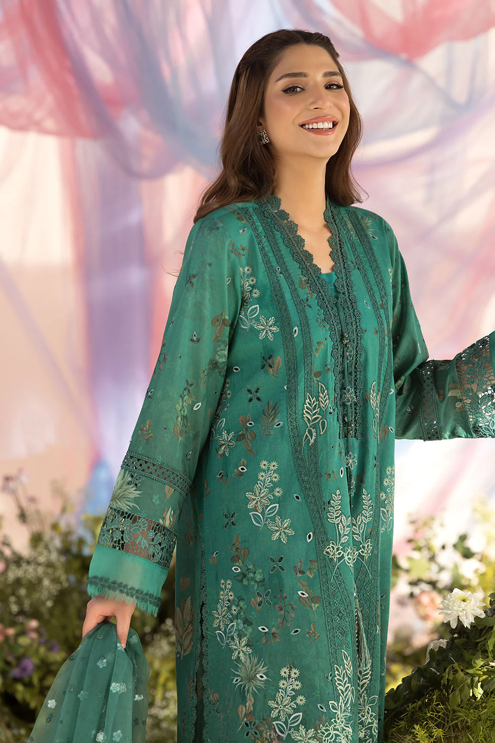 Design 15B Luxury Lawn 2025 Unstitched - Image 4