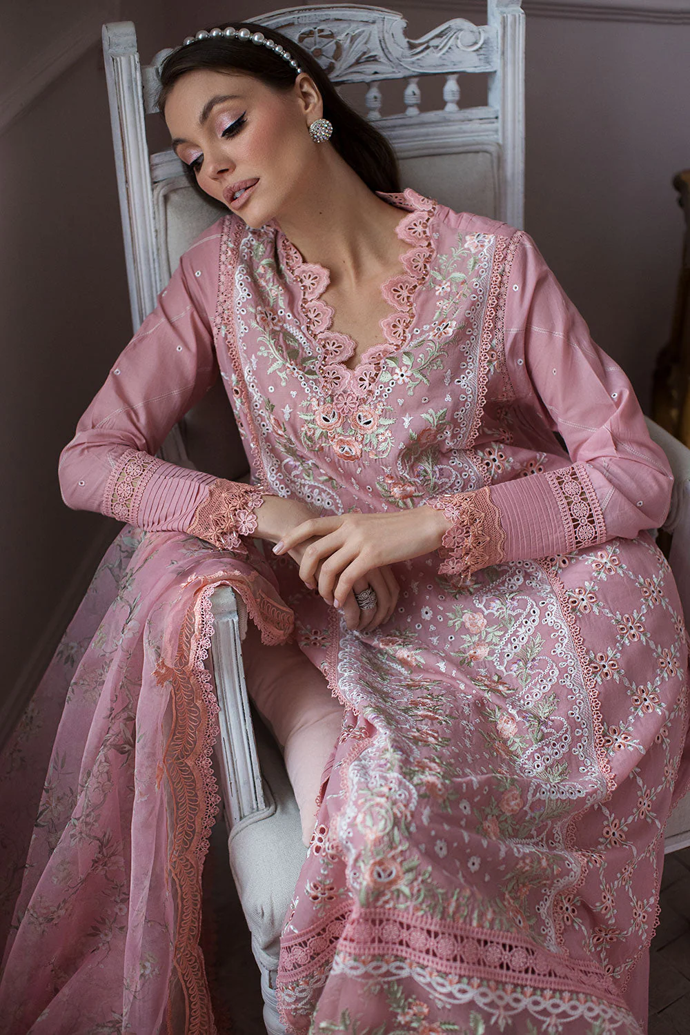 Design 1B Luxury Lawn 2024 Unstitched - Image 3