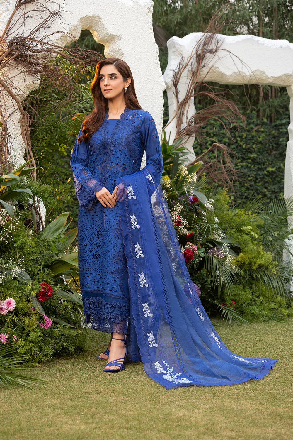 Design 1B Luxury Lawn 2025 Unstitched - Image 3