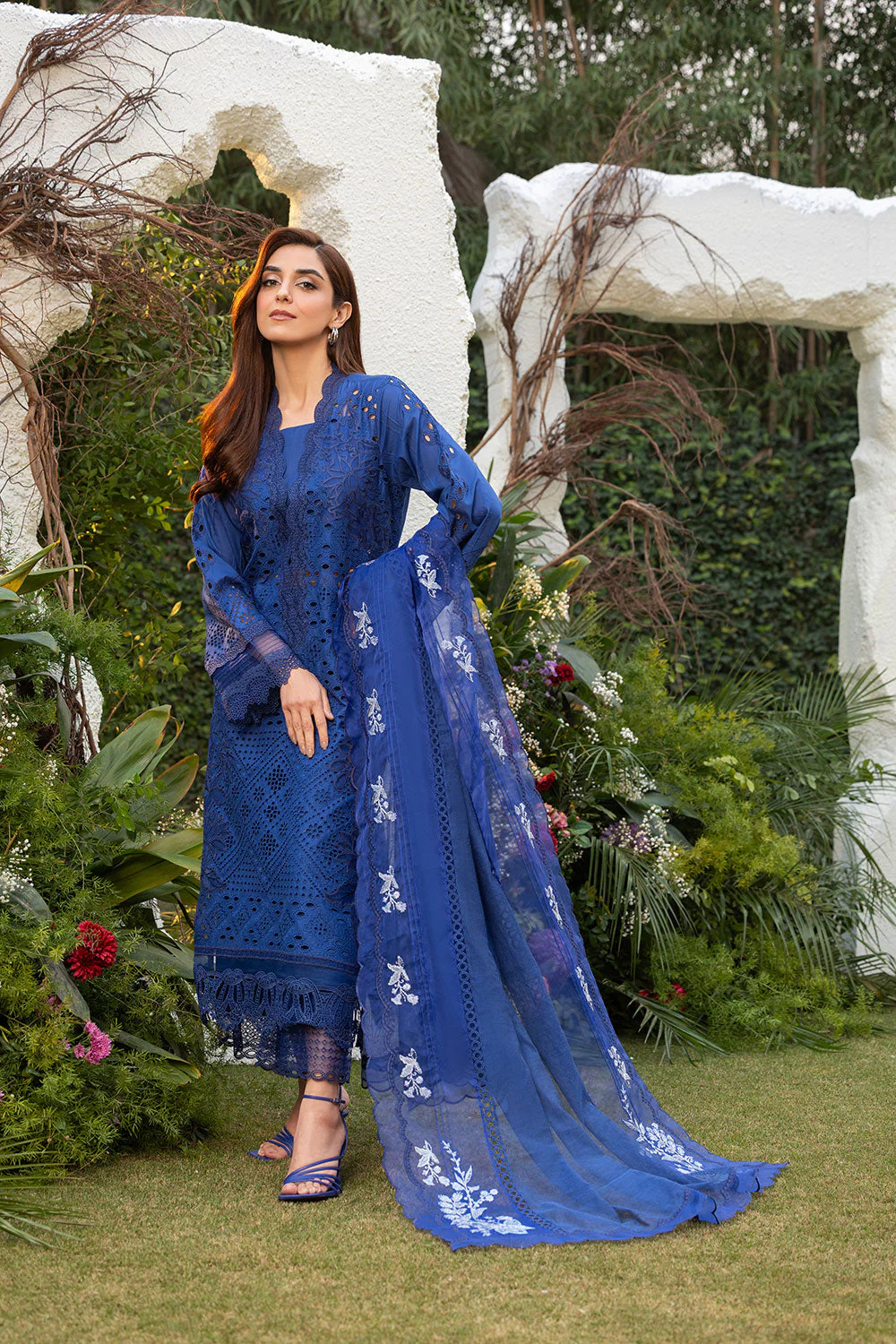 Design 1B Luxury Lawn 2025 Unstitched - Image 4