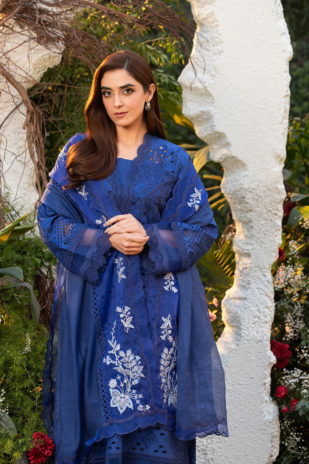 Design 1B Luxury Lawn 2025 Unstitched - Image 5