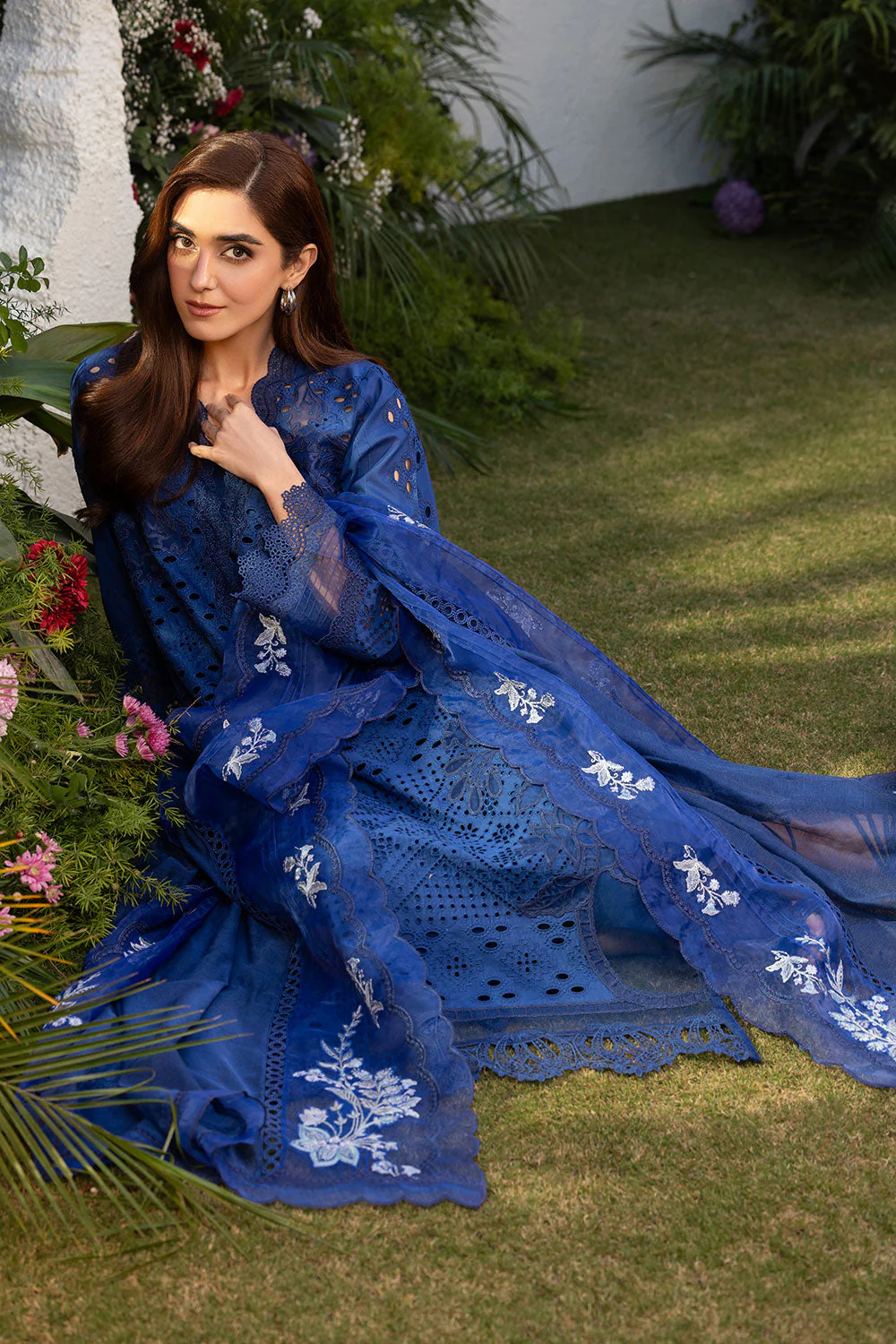 Design 1B Luxury Lawn 2025 Unstitched - Image 7