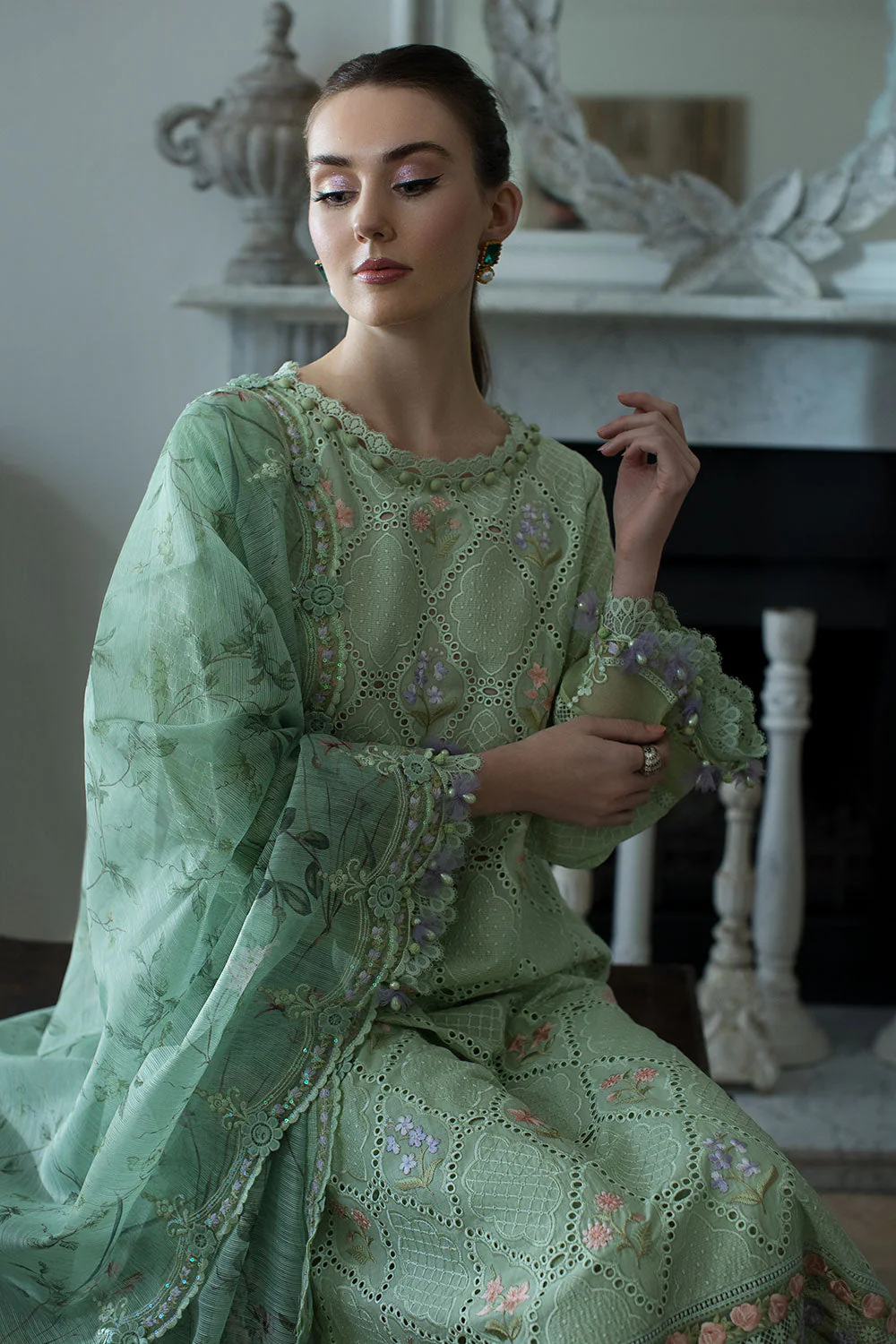 Design 2A Luxury Lawn 2024 Unstitched - Image 4