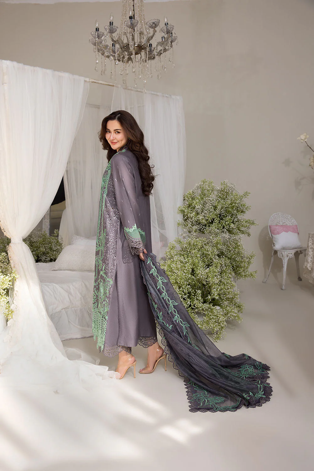 Design 3B Luxury Lawn 2025 Unstitched - Image 4