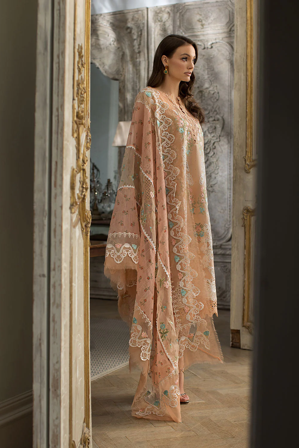 Design 4B Luxury Lawn 2024 Unstitched - Image 3