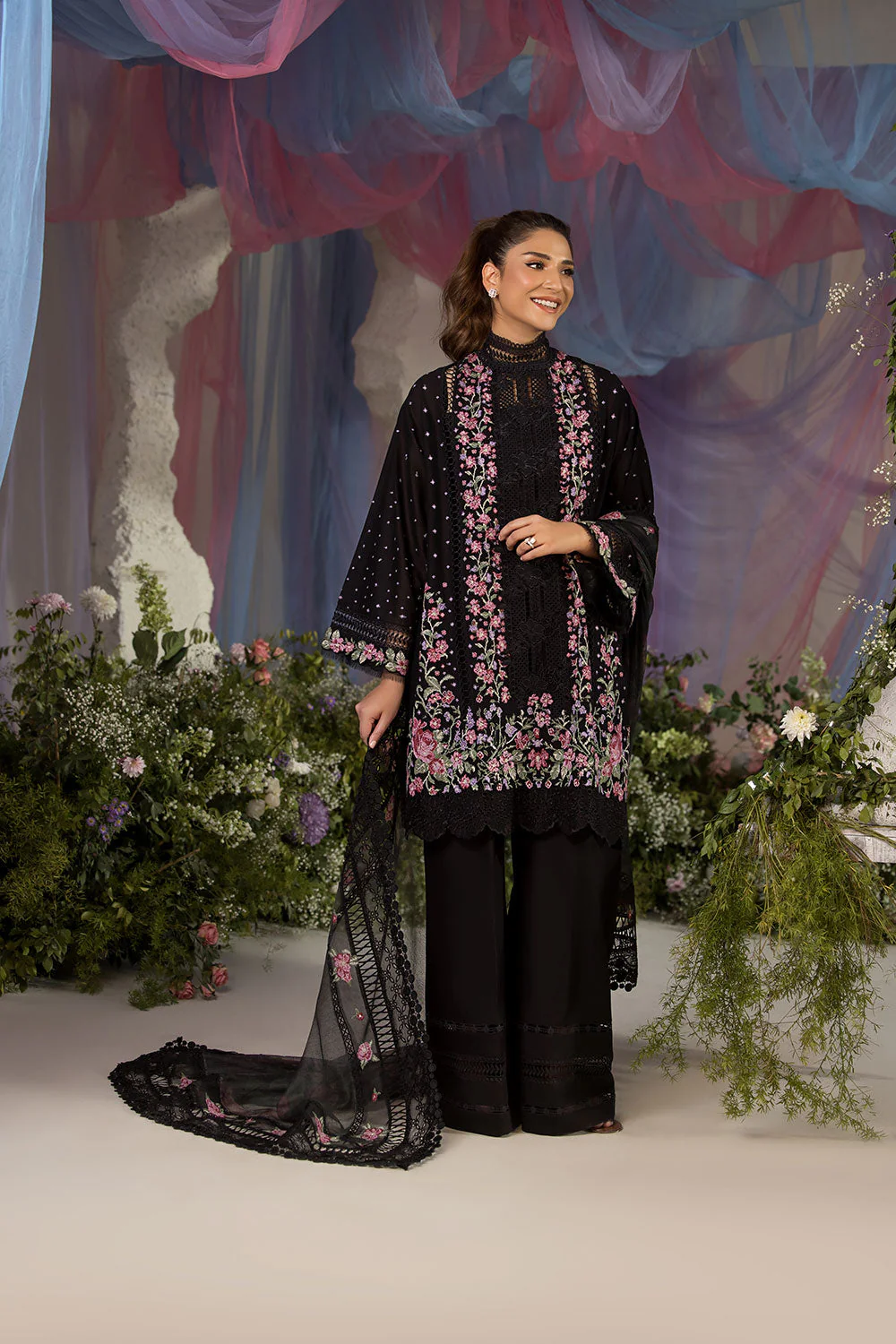 Design 4B Luxury Lawn 2025 Unstitched - Image 2