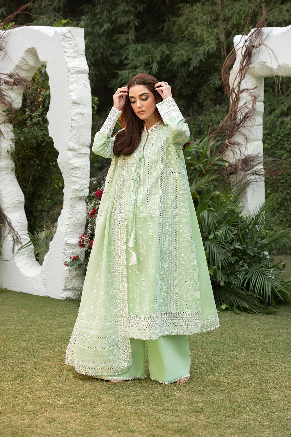 Design 7B Luxury Lawn 2025 Unstitched - Image 2