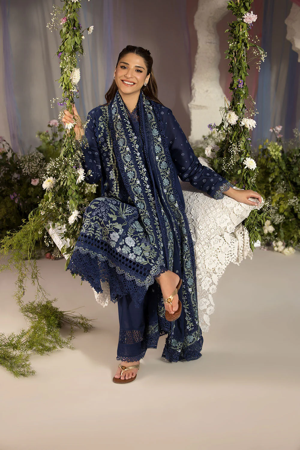 Design 8A Luxury Lawn 2025 Unstitched - Image 3