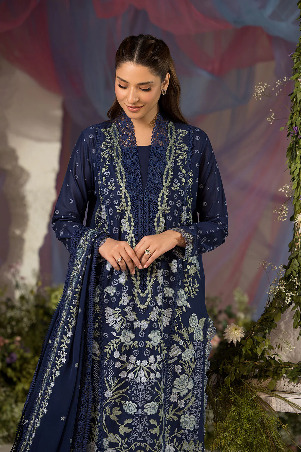 Design 8A Luxury Lawn 2025 Unstitched - Image 4