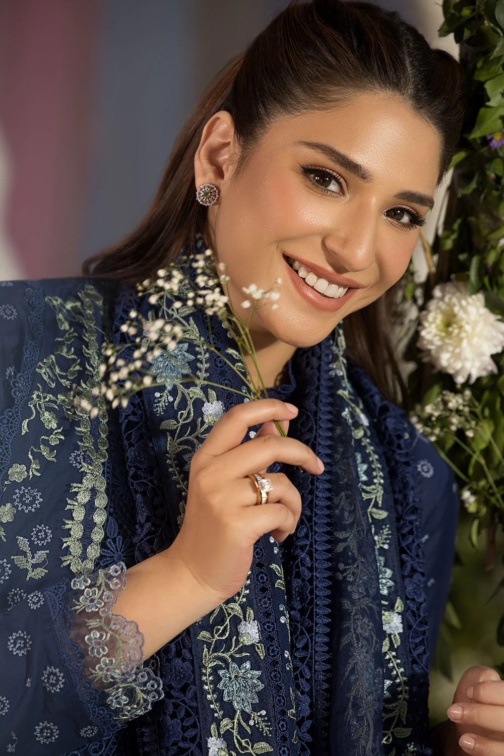 Design 8A Luxury Lawn 2025 Unstitched - Image 6