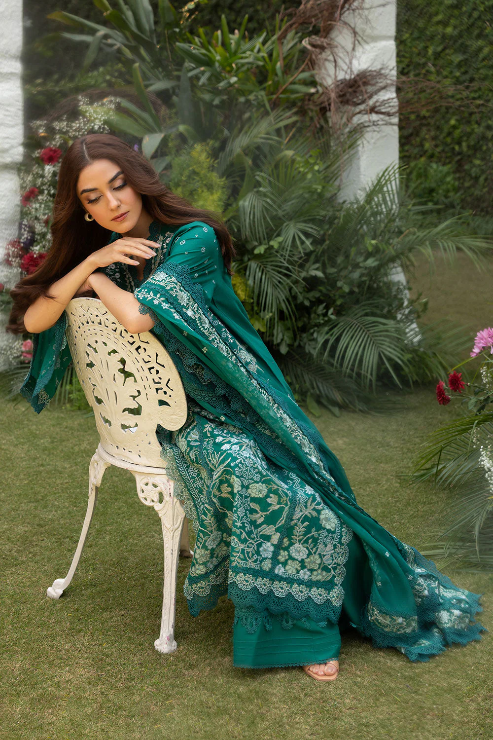 Design 8B Luxury Lawn 2025 Unstitched - Image 4